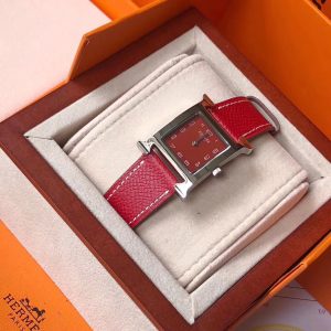 Alternative view of 【Hermès H-Shaped China Red New Edition】 Hermès' latest colorway—the perfect gift choice. Hermès Classic Women's Watch Collection 😍 The most iconic design. 26mm diameter—the ultimate versatile piece. Handcrafted strap. Rich color options. Women's watches are a hot item among Hermès accessories. Wearing this accessory instantly elevates your Birkin bag or Kelly bag, adding a touch of sophistication.